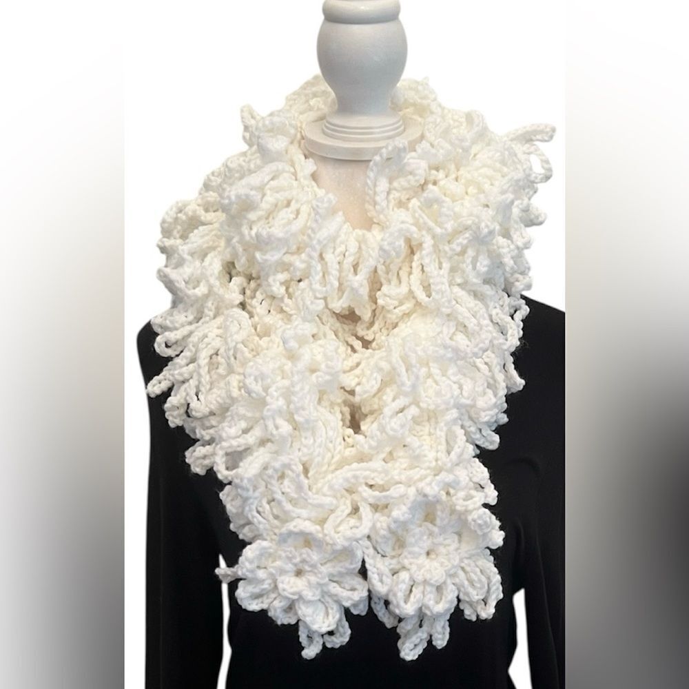 NWT Angelas Designs hand crocheted one of a kind loopy boa scarf